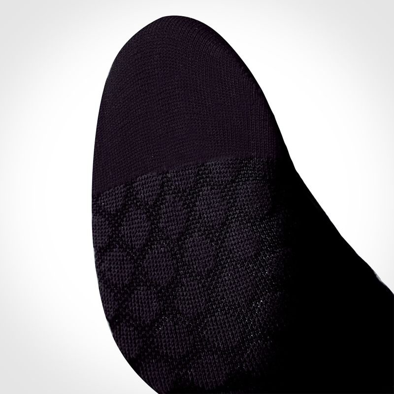 04-performance-long-socks